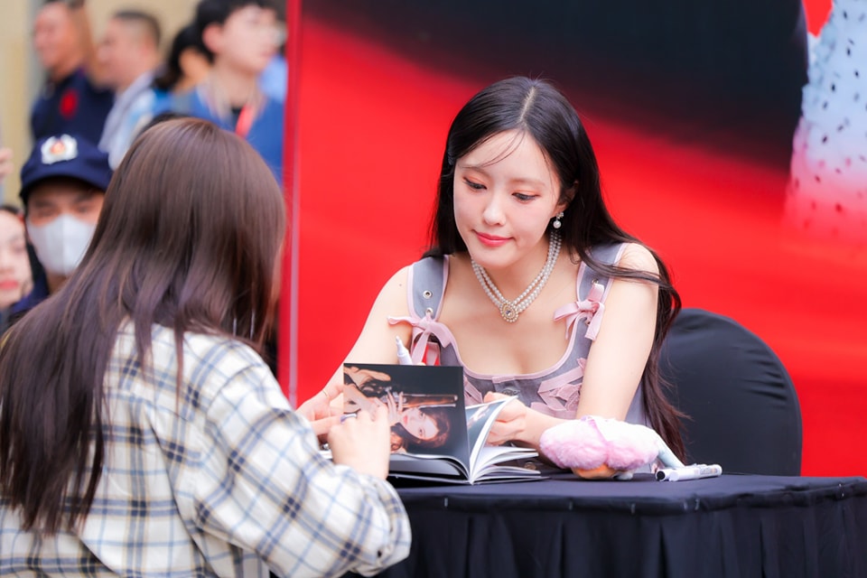 nuhi_vnqueens's tweet photo. Minyeon @ Fanmeeting in VietNam 😍 https://t.co/99MYXjd7rh