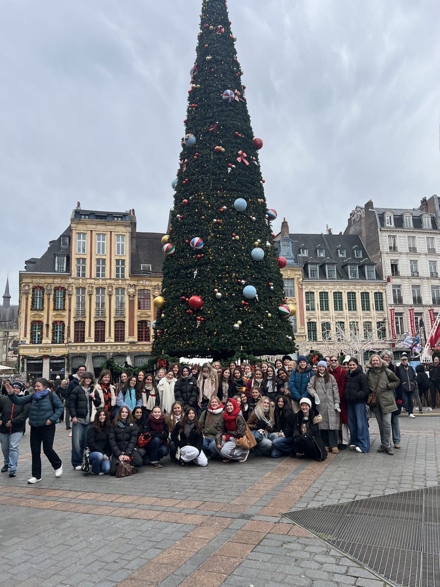 Arrived and very festive here! ⁦<a href="/FHSRegentsPark/">Francis Holland Regent’s Park</a>⁩