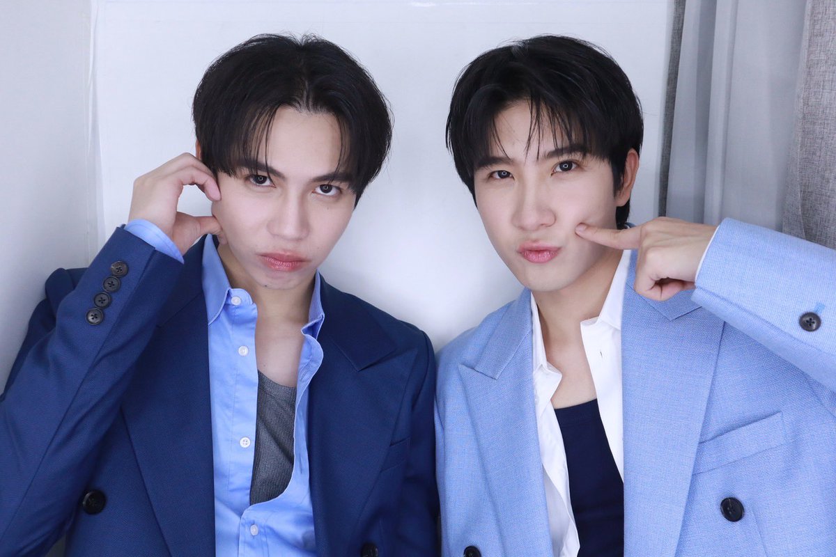 Firstkpp's tweet image. วันนี้ขอบคุณมากนะครับ อย่าลืมพักผ่อน หาอะไรทาน เดินทางกลับบ้านกันปลอดภัยนะครับ ดีใจที่ได้เจอกันนะครับ🤍🧡
#TheWintersWhispersWithFirstKhaotung