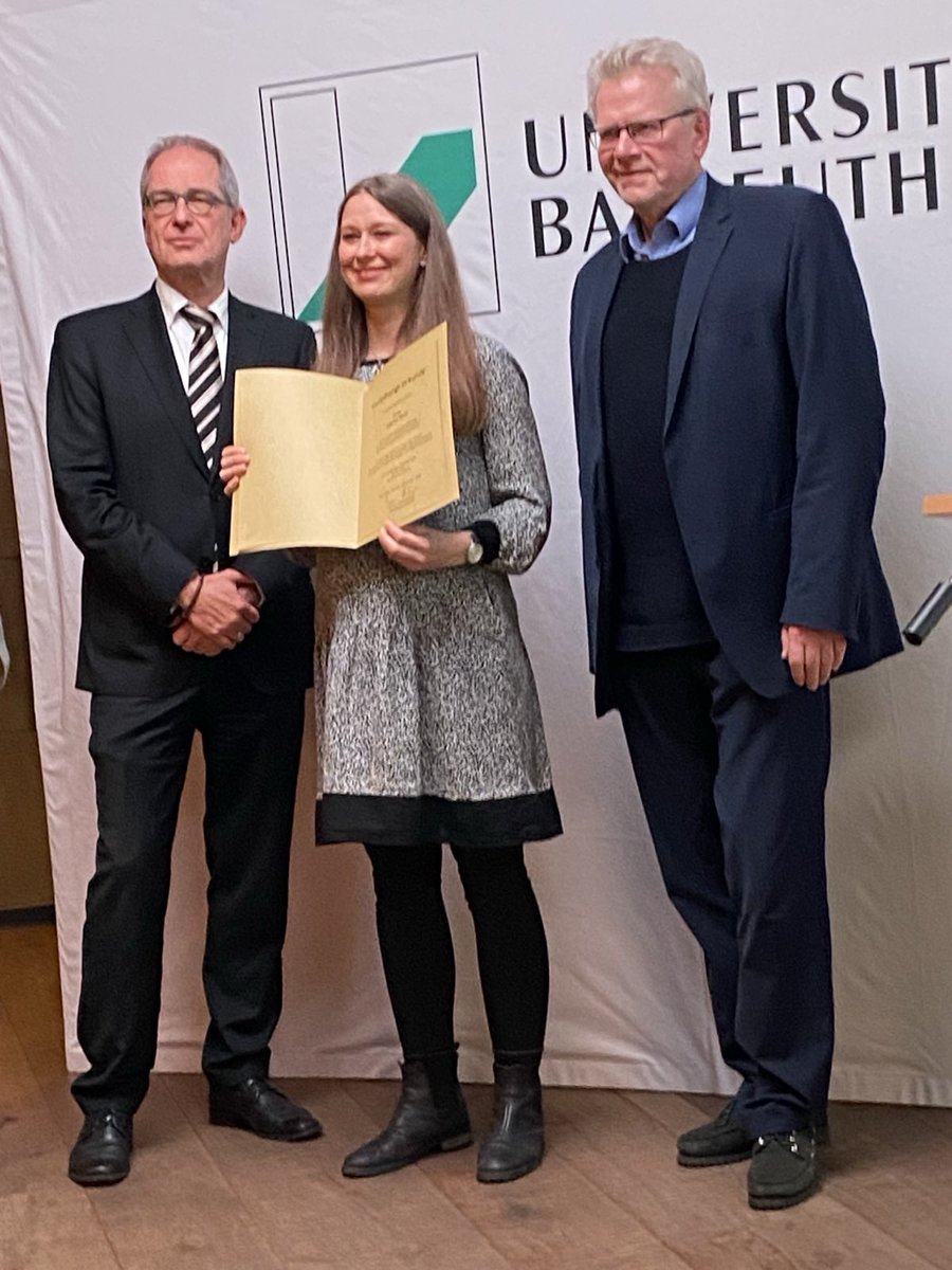 We are proud to announce and congratulate🎉 our group member Sabine Netz for receiving the prestigious Preis der Stadt Bayreuth for her PhD thesis „Staatsbürgerschaft als Ideal und Fiktion" supervised @kataschaberlin
universitaere-preise.uni-bayreuth.de/de/stadt-bayre…