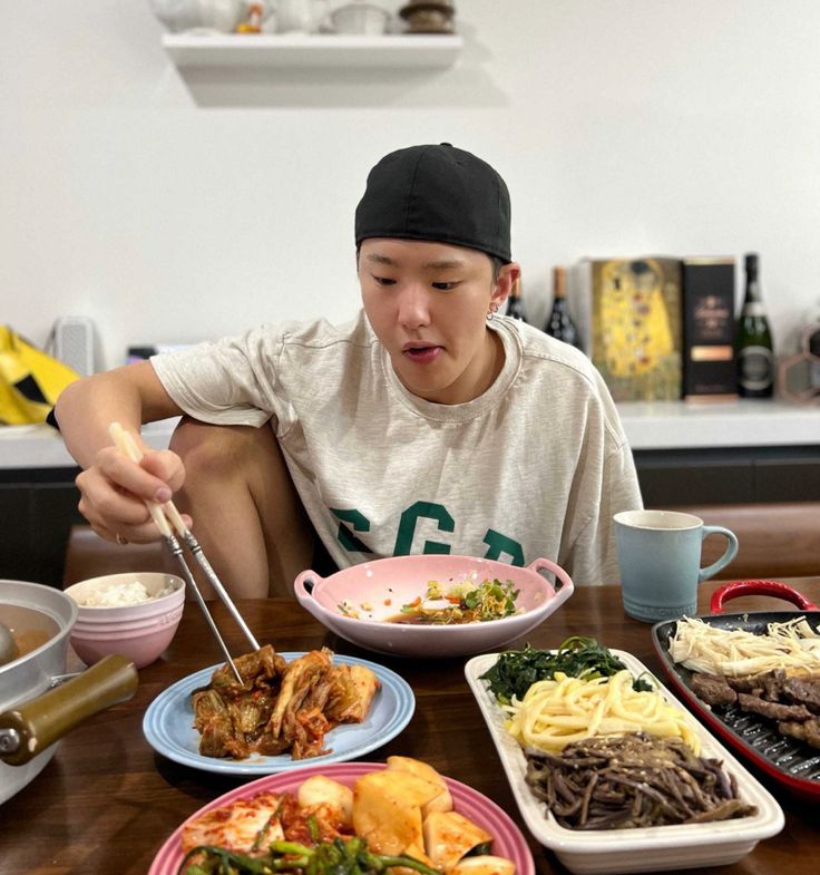 dihina tidak tumbang 
dipuji tidak terbang
makan bang