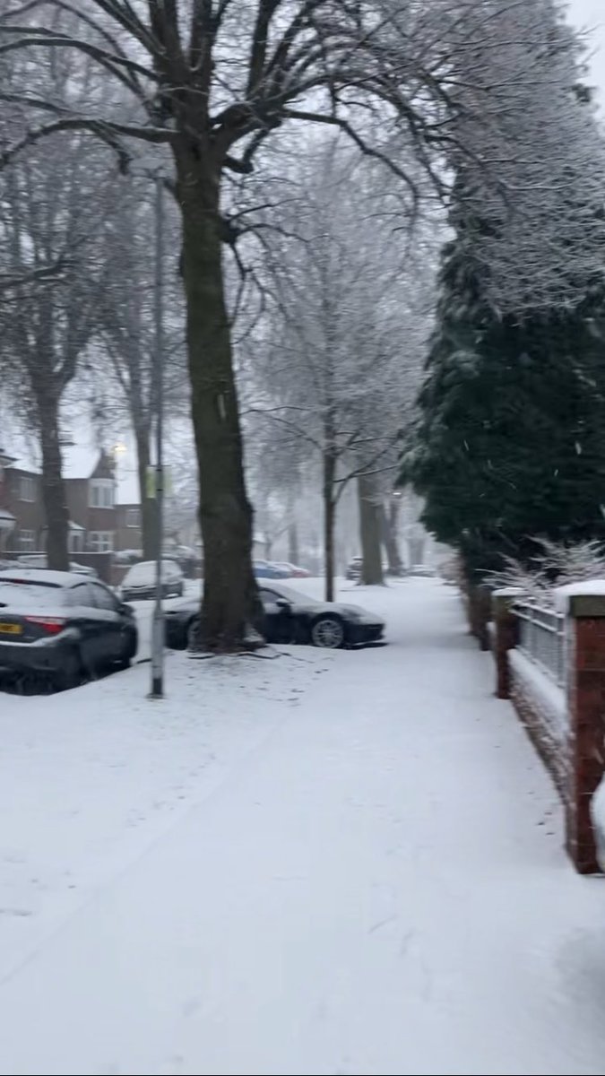 Sadik_B's tweet photo. White Saturday in Darlington. ❄️ ⛄️ https://t.co/U0Hl6eNxVf
