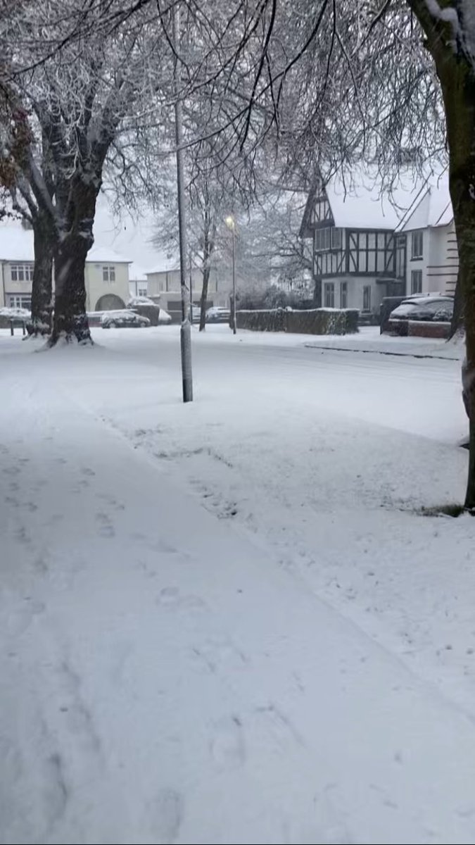 Sadik_B's tweet photo. White Saturday in Darlington. ❄️ ⛄️ https://t.co/U0Hl6eNxVf