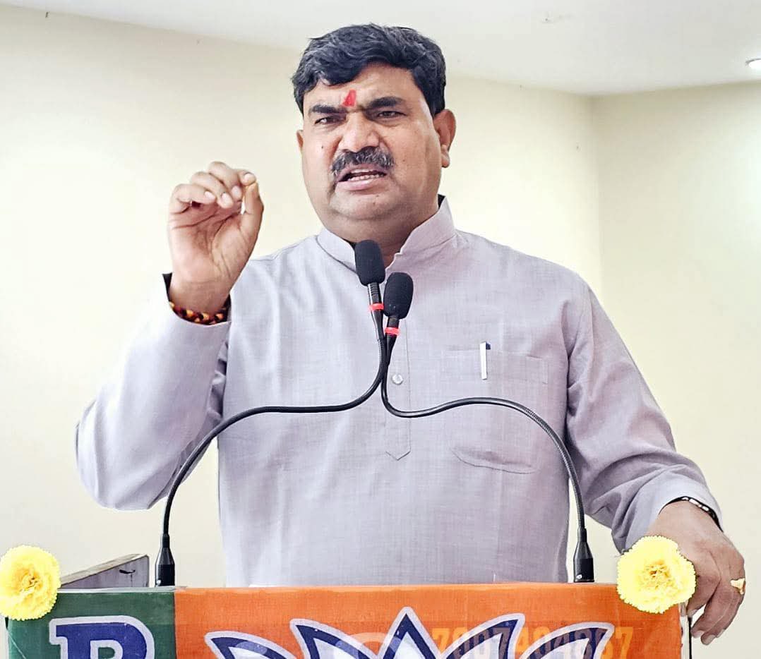 vikaschauhanbjp's tweet image. बीजेपी के उत्तर प्रदेश के मुख्यमंत्री मा योगी जी भाजपा के प्रदेश महामंत्री संगठन मा धर्मपाल सिंह जी व भाजपा प्रदेश अध्यक्ष मा भूपेंद्र सिंह जी के नेतृत्व में  सफल योजना रचना के कारण  विधानसभा की 9 सीटों पर हुए उपचुनाव में  7 सीटों पर ऐतिहासिक विजय मिलने बधाई
 #Dharmpalsingh