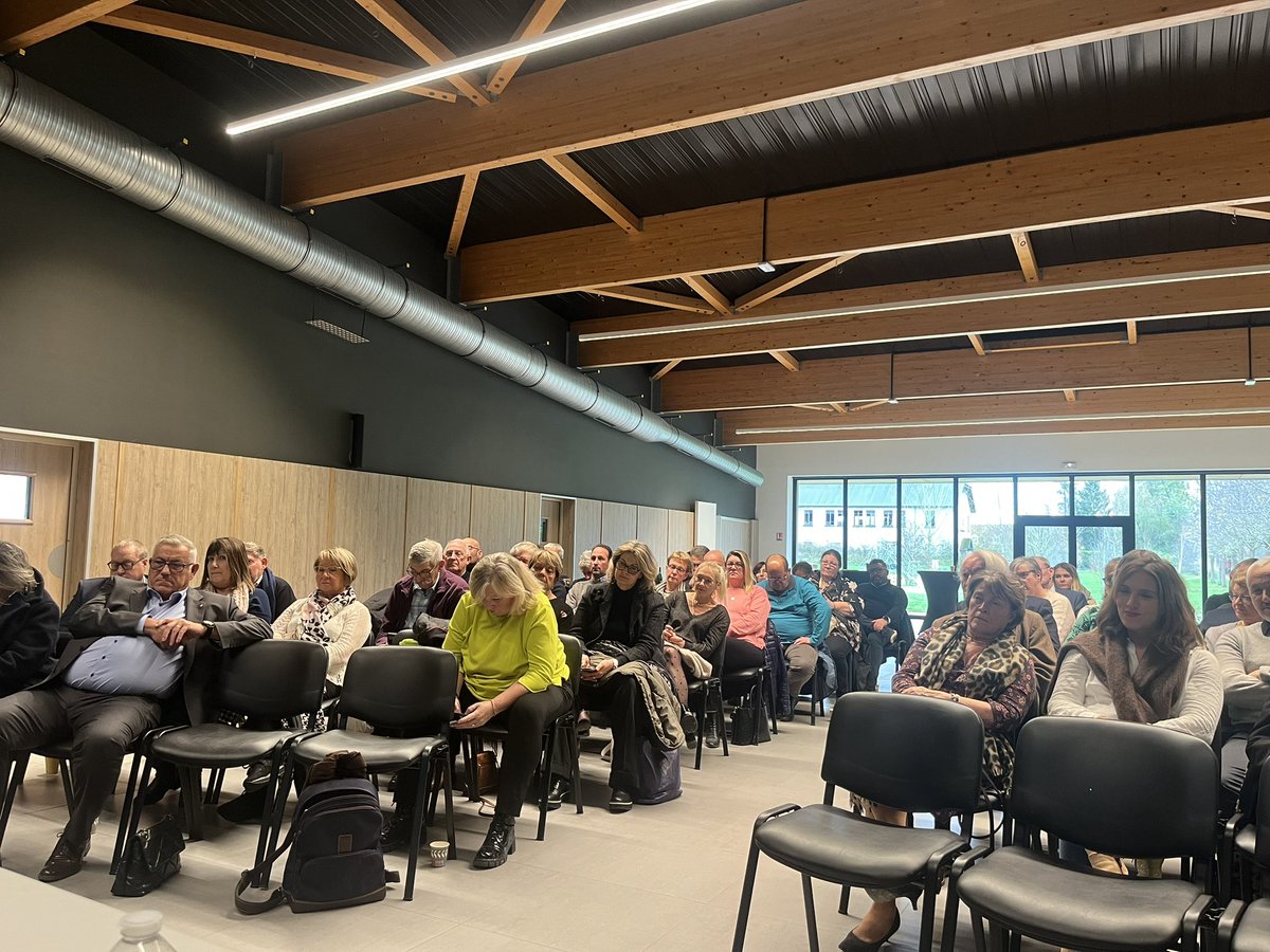Réunion des maires et adjoints du canton de Bourgogne à Warmeriville. État, Parlementaires, élus départementaux, communautaires et municipaux sont tous réunis pour aborder l’avenir et les grands dossiers de ce territoire, situé au nord du <a href="/GrandReims/">Grand Reims</a>.