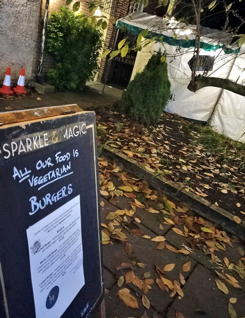 SparkleEtMagic's tweet photo. Baltic but lovely #BaileyBall last night @StJohnsDurham , delightful electric students who seemed to love our plant powered burgers, chilli &amp; loaded fries - thanks to President Natalie for the amazing
organisation @durham_uni #MobileSustainableCatering https://t.co/EEwNtyOo8Q