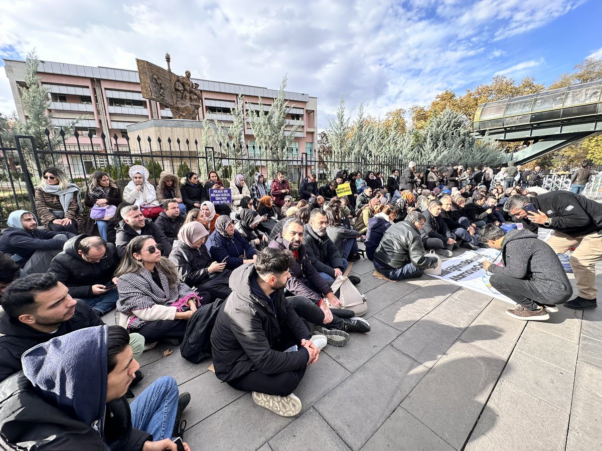 Kontenjan mağduru öğretmenlerimizin sonuna kadar yanındayız.
<a href="/metinnsimsekk/">Metin Şimşek</a> 
#RTEdenEkYerleştirmeMüjdesi