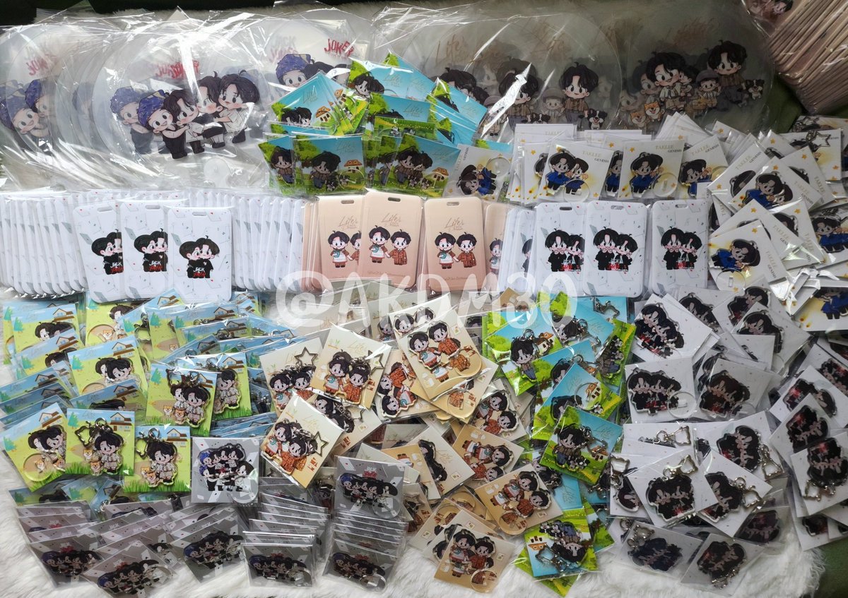 AKDM30's tweet photo. Giveaway มาแล้วววว รอบนี้เกือบเก้าร้อยชิ้นเลยค่า ใครที่มางานอย่าลืมมารับเด็กๆกันด้วยน้า รูปภาพเพิ่มเติมดูต่อในแอคเราได้เลยค่า 🫶🏻

#YINWAR1STFANMEETING https://t.co/5GoaDZH9KS
