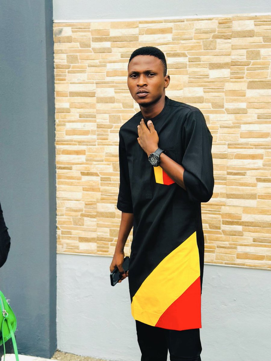 PropsyProps's tweet photo. I nor dey off this clothe until @davido 🐐 buy Belgium 

Davido is coming to save us from MID https://t.co/HZuR1SlYlO
