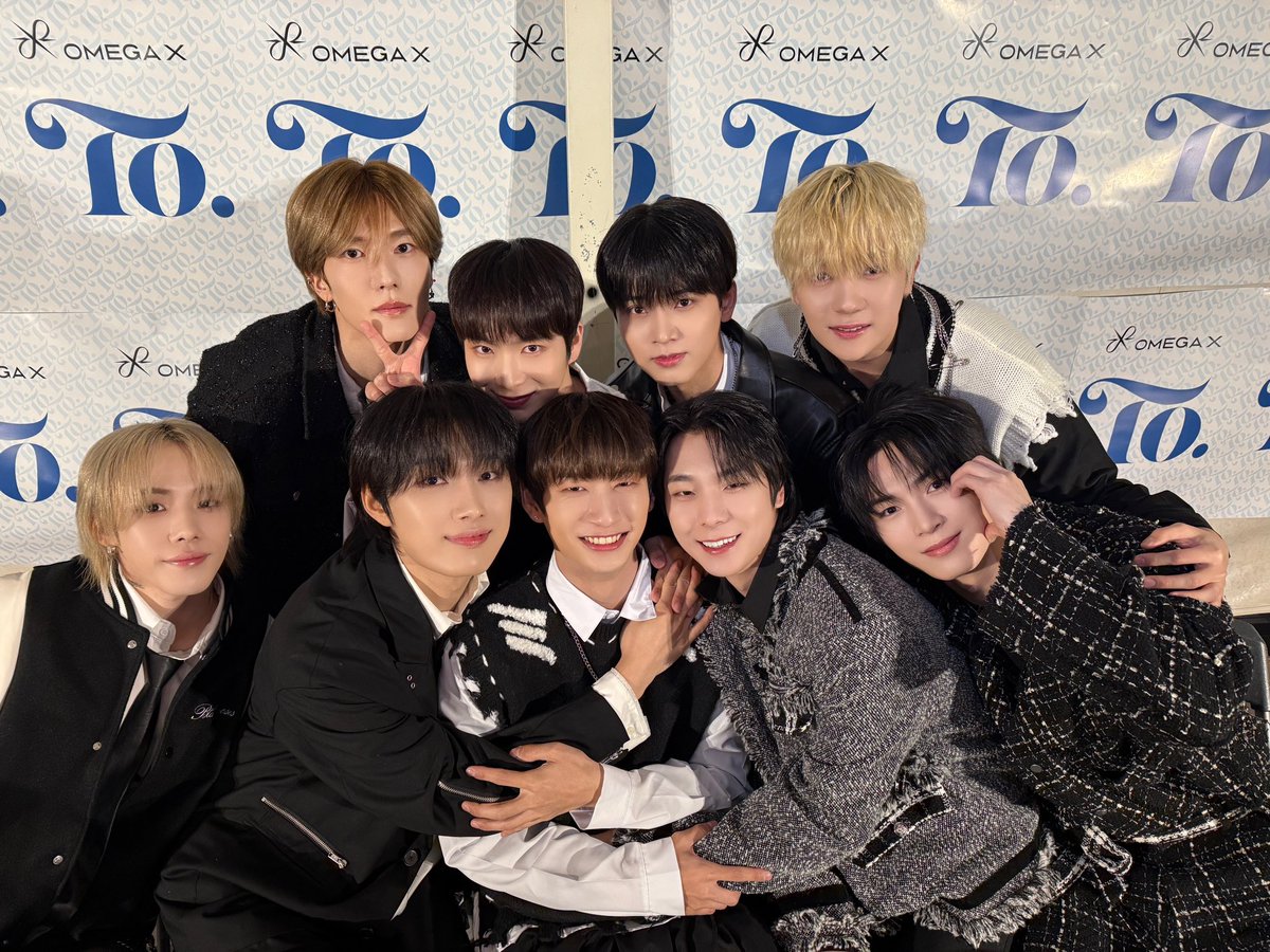 OmegaX_jp's tweet photo. [📸]

朝から夜まで寒かったですが、ポエギの愛で暖かかったです💚🔥

明日大阪の公演会場で会いましょう🫶

#OMEGA_X #オメガエックス
#To #愛の力 https://t.co/V04CIcmf1X