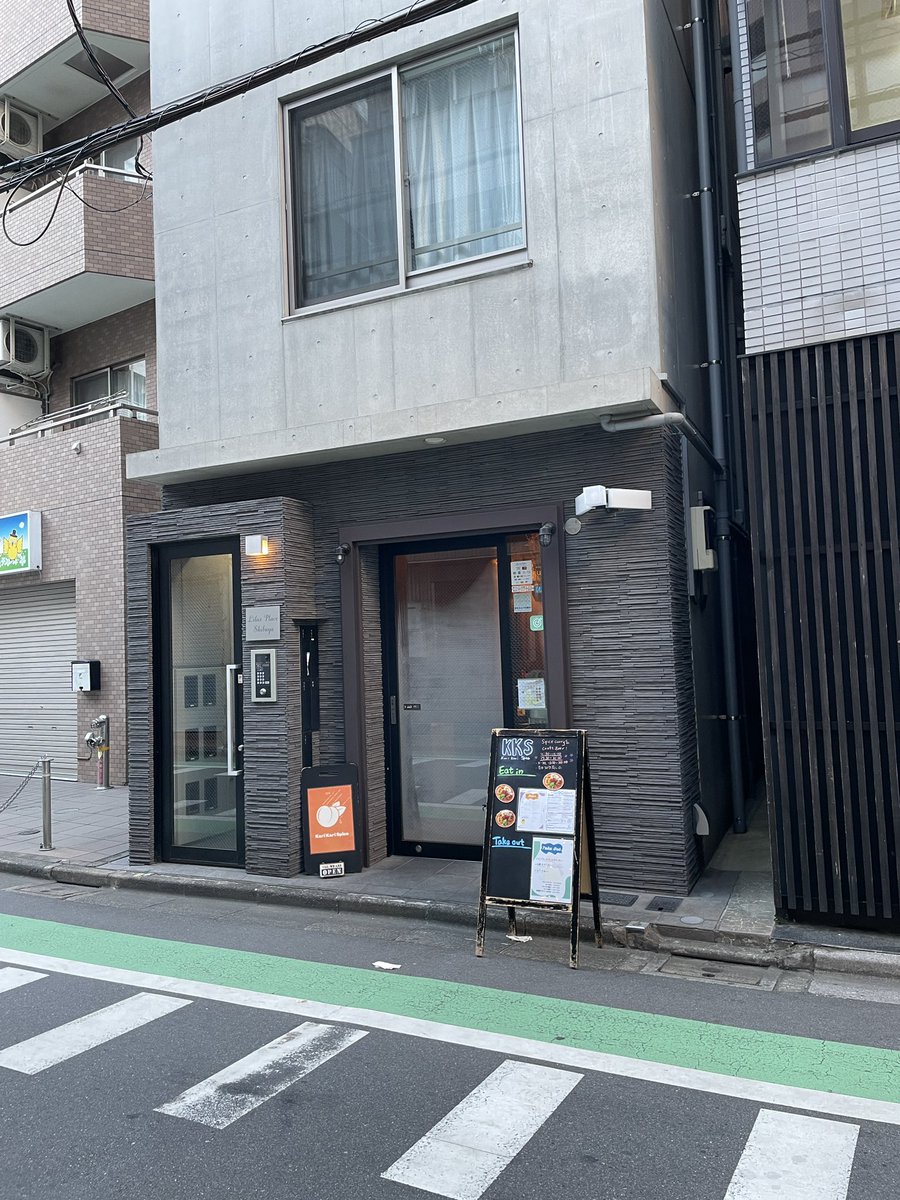 WNaoya's tweet photo. 明日でございます、BAR WATANABE&amp;CLUB SHO。
道玄坂登って交番のとこ右に坂道降りてって、マルエツ過ぎて焼肉とどろきの向かいです。
現金のみになるのでご承知くださいませ。
よい夜にしましょ！ https://t.co/CaGiNEXBIo