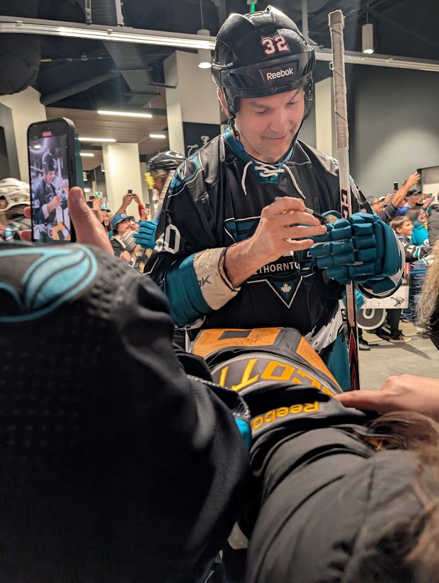 ohheyitsmebryan's tweet photo. thank you @johnscott_32 🦈🏒#19ForeverTeal https://t.co/KrlJgEKowu