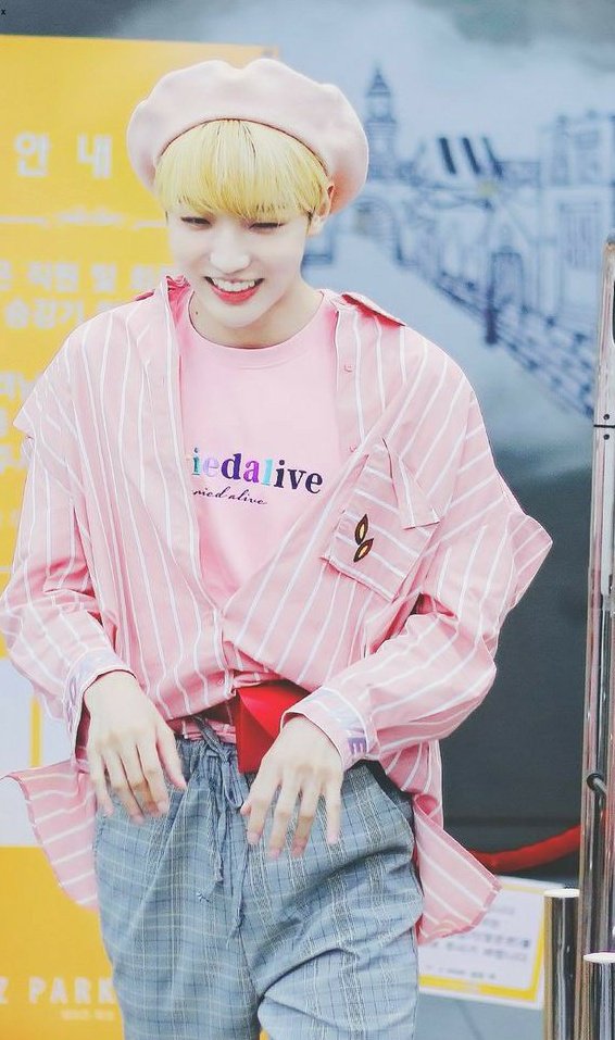 19bitto96's tweet photo. وقتی ماه می خنده ...
#SUNYOUL #선율 #ソニュル #선예인 #SEONYEIN #UP10TION #업텐션ح https://t.co/jPG5dtFi84