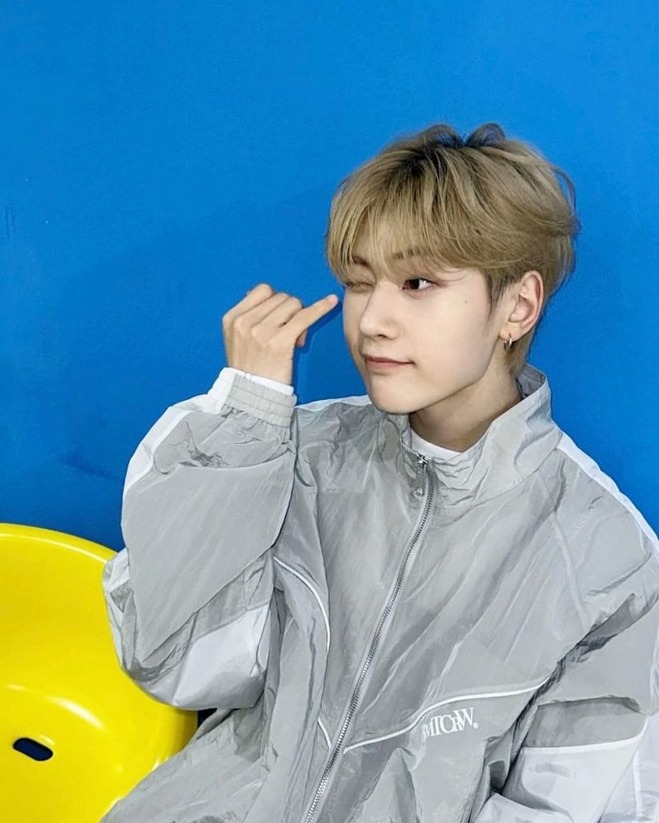 Mi corazón está dentro del #𝟼𝔱𝔥·co͞mǝʙᴀᴄᴋ por eso me les escapé a mis bonitos y decidí adentrarme al #wi𝖉o͞wsʼ𝔉a͟shiön para disfrutar de este regreso como se debe, como se manda.

𝕕e𝚖o𝚗 ᭬ 🫀ᵕᵕ ‧ 𝕔rūs𝚑 #𝐃azā𝕚.