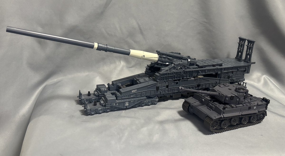 shitopiccyan's tweet photo. タイガー戦車ロボ続き。
名前はまんまTIGER (泰格)だそうな。
先輩?である列車砲ロボ・ドラグスと。
相変わらずガワハメがタイトで苦労した。
今日寝る前にあと1往復(変形)できるかな…
まぁ相変わらず出典とか全く知らんのだが、次は何が出るのかな。
米空母とか出ないかなぁ
#鋼鉄戦魂
#TOYSEASY https://t.co/Z2qzMLoqbX