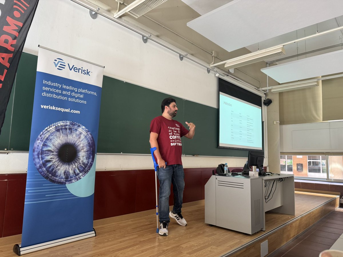 <a href="/dzapic0/">Diego Zapico</a> dándolo todo en <a href="/dotnetmalaga/">dotnetMALAGA</a>