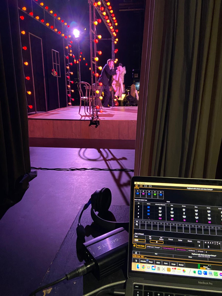Midwalesopera's tweet photo. The last night of any tour is always special! 

So thank you to Theatr Hafren in Newtown for hosting us last night and to everyone who braved the chilly weather to be a part of the wonderful audience! 

Your support means the world to us! 💛 https://t.co/uSAEEYPC6O