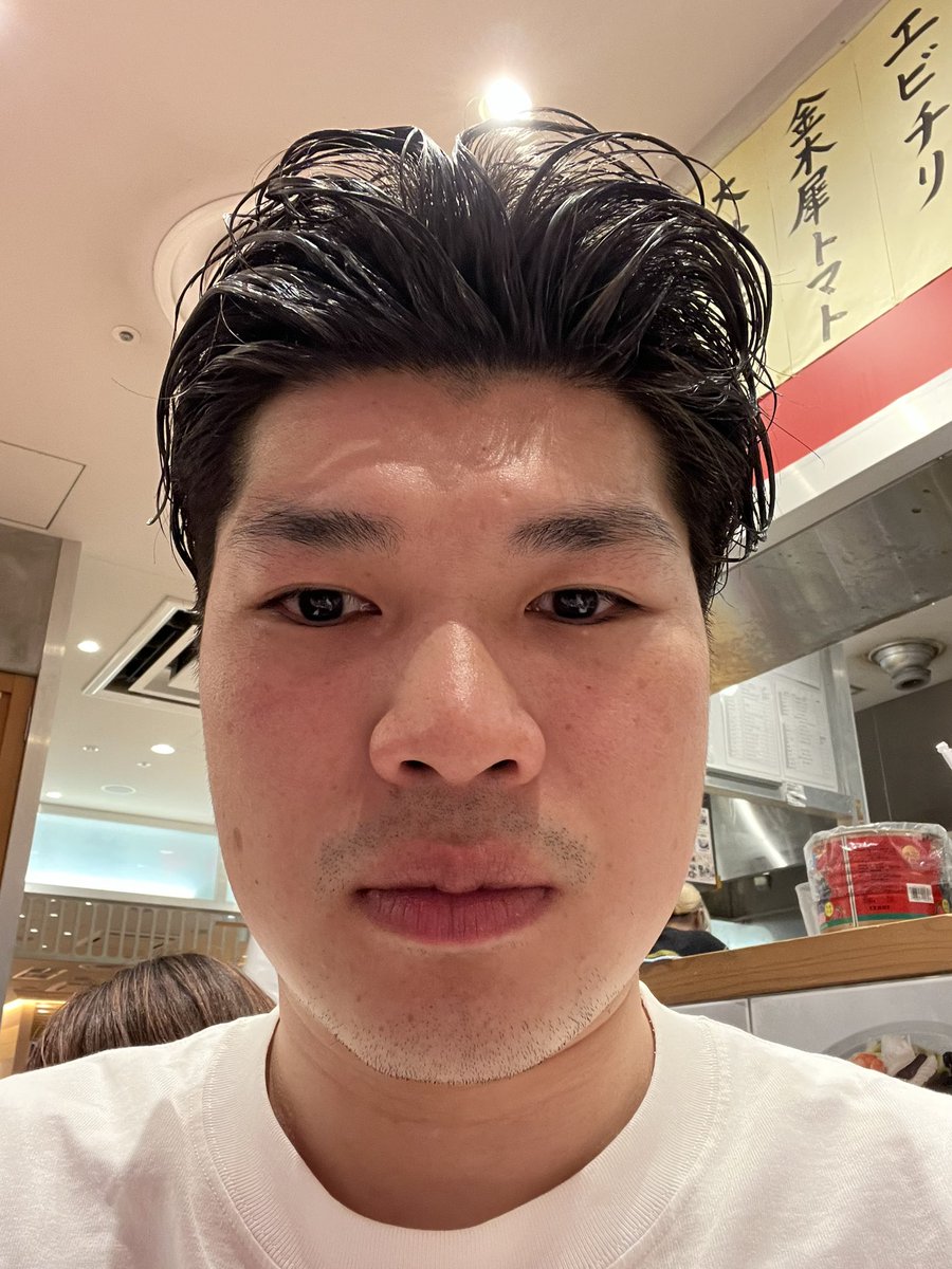 名前がコヤスではなくコマツになっててチェックイン難航子安さん
来た瞬間準決勝決定で世界一かっこいいヒョロの秋定さん
M-1敗退デブテコンドー近藤

来年頑張るぞ！！！！！