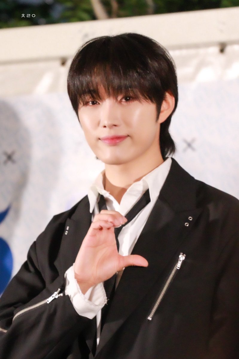 for_gyeom's tweet photo. 24.11.23
尼崎キューズモール　2部

왕자님👑

#OMEGA_X #오메가엑스 
#재한 #JAEHAN https://t.co/ZxWn4hZmH9