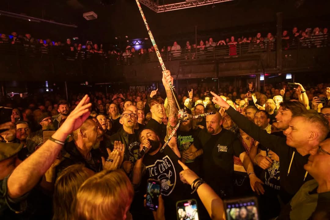 bowzbass's tweet photo. @Rock_City_Notts a way to kick off the ‘Earth To Grace’ tour folks!…. SCREAM FOR ME ROCK CITAAAAAAAAAAAY!!! 

We can't thank you enough for last night, one for the books in an iconic venue. Our biggest headline show to date, and what an honour!

@florenceblackUK @MrCamCole https://t.co/dyY92Nec7P
