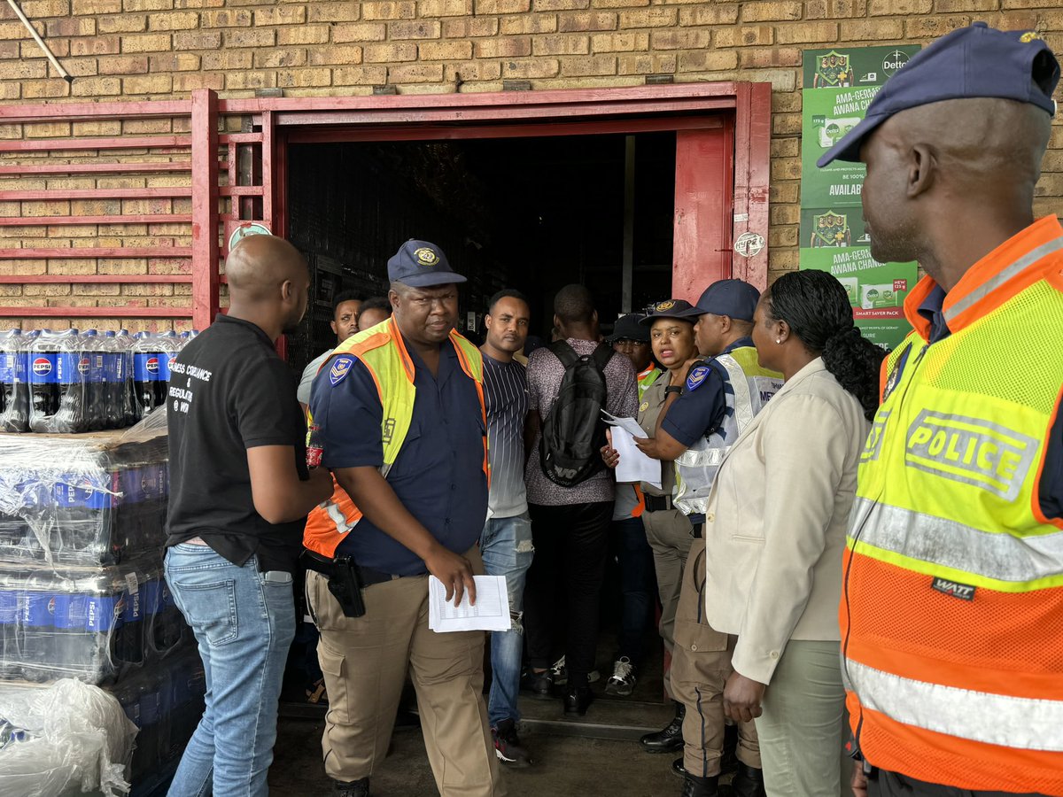 ActionSA_GP's tweet image. Tshwane mayor @nasiphim raided spaza shops and warehouses yesterday in Hamanskraal.
Go nkga thupa ko Tshwane!!
We are clear as ActionSA, #Spaza4Locals