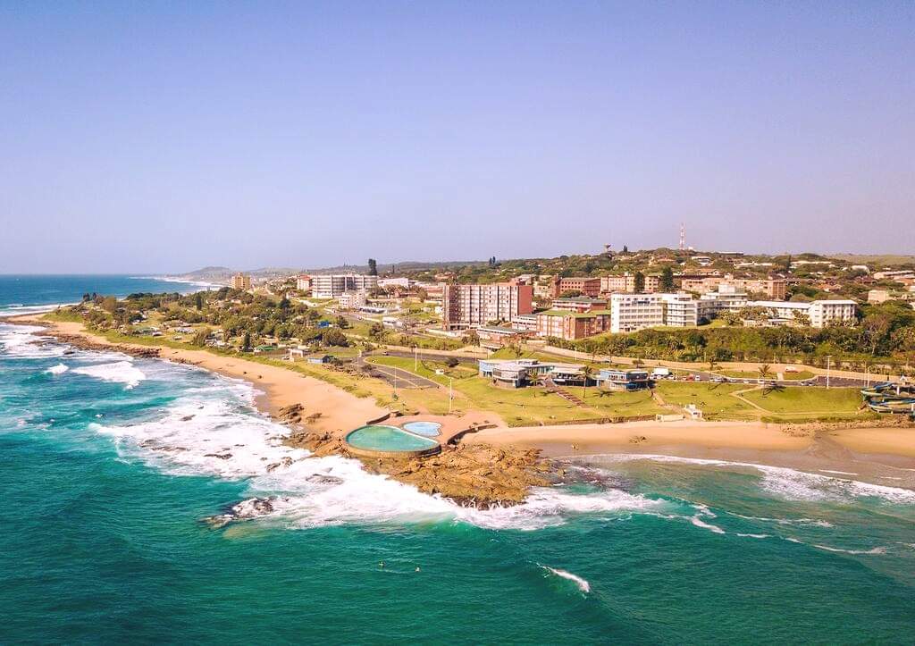 TAGTravel_Za's tweet photo. 🌊Slow down and reconnect with nature, friends and family this holiday season.
quote@hashtagholidays.co.za
+27117595100
#localislekker #greatlocation #letscoastline #southafrica #family #friends #vacationvibes #hashtagholidays #seeyousoon https://t.co/CbDrX2yPUJ