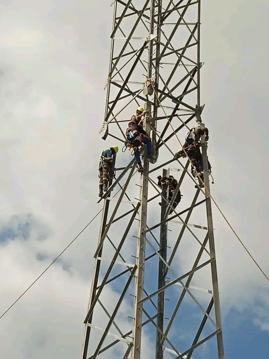 La unidad y el esfuerzo colectivo nos define como cubanos, junto a esa generosidad que hemos aprendido de Fidel 
#Cuba
#SanctiSpíritusEnMarcha
