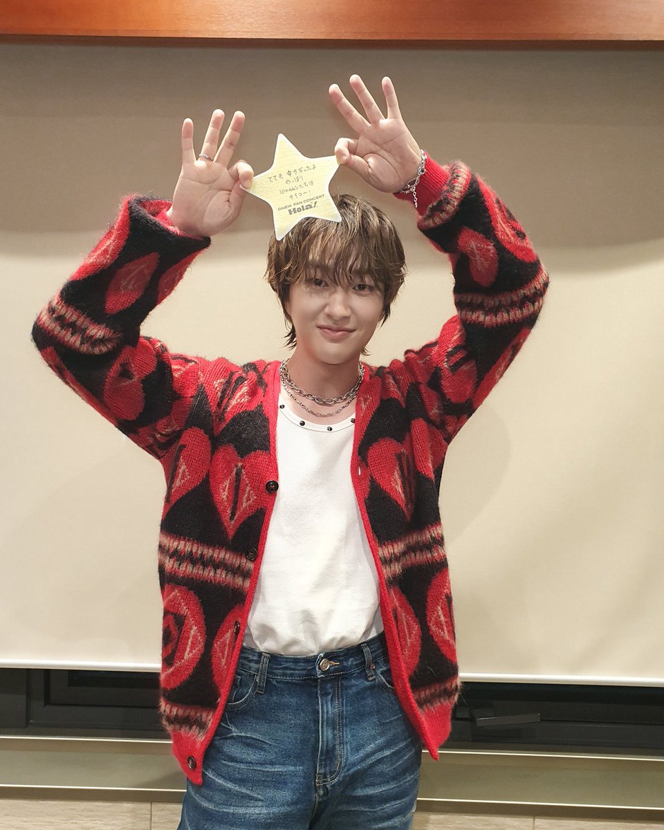 saobon21's tweet photo. 自信に満ちて
堂々と　幸せそうに唄う姿に
お帰りなさいと何度も胸の中で
繰り返し　ジーンとしました🥲

いつも思うけど…
音源なんかじゃ伝わらない
生で浴びると　すんごい唄声だよね🎙️

オニュコンは私のパワースポットだ⚡️✨✨

#オニュサランへ
#온유의_행복이_우리의_행복 https://t.co/nbU2bQLRjQ