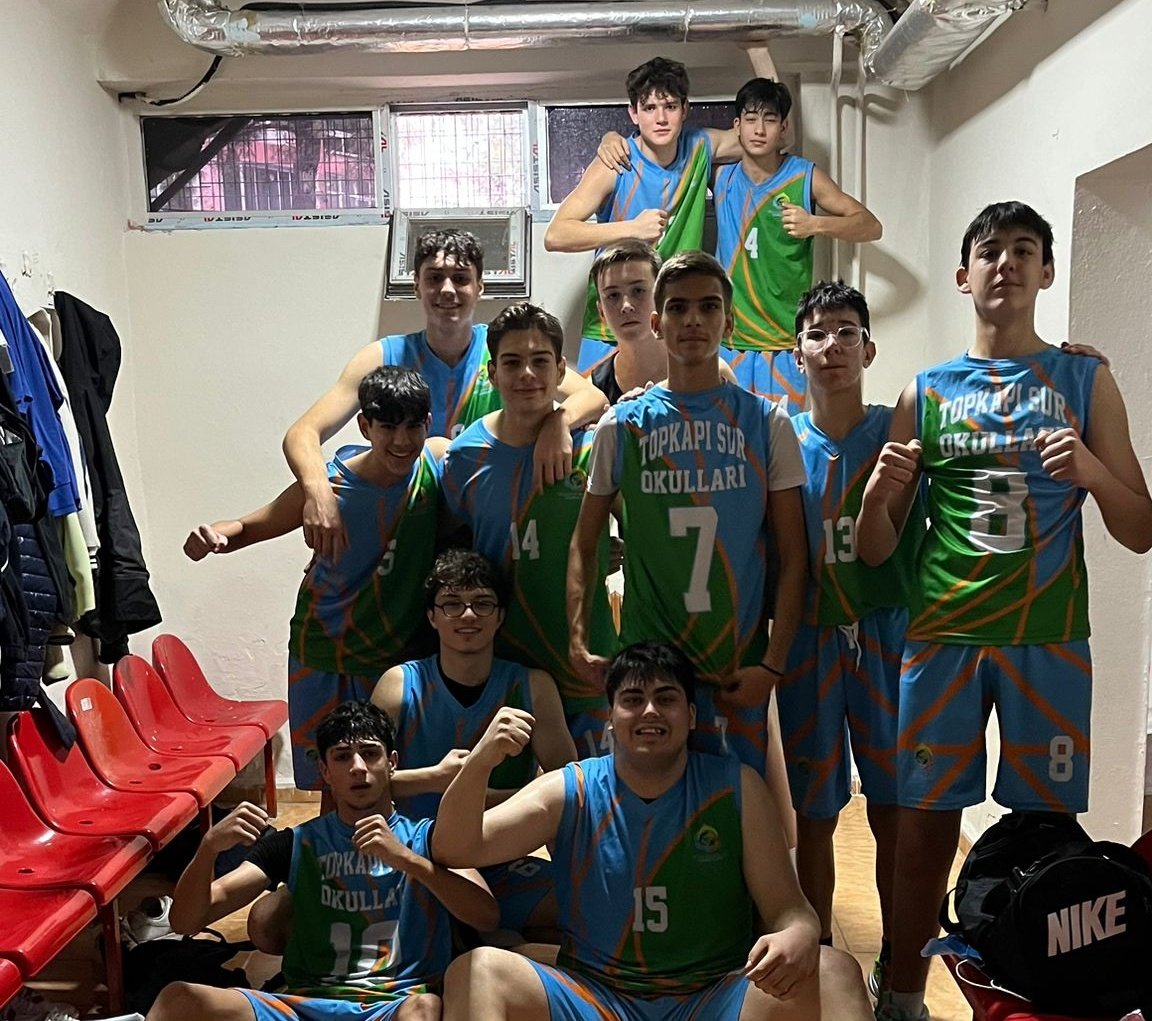 Basketbol takımımızdan bir galibiyet daha 🏀
Basketbol takımımız Özel Çorlu Merkez Uğur Anadolu Lisesi'ne karşı oynadığı maçta 69 -56 skor ile galibiyet kazanmıştır, takımımızı tebrik ediyor ve daha çok başarıya imza atması için her daim destekliyoruz 👏🏻