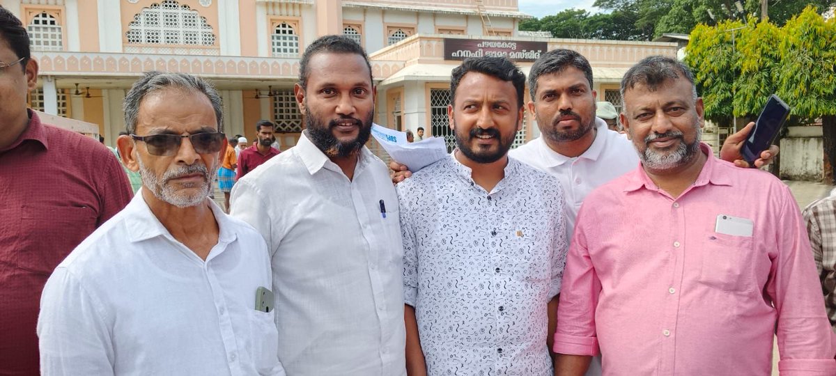 Imran143916's tweet photo. ആയിരം തിരഞ്ഞെടുപ്പ് തോറ്റാലും RSS ന്റെയോ SDPI യുടെയോ വോട്ട് ഞങ്ങൾക്ക് വേണ്ട എന്ന് നട്ടെല്ല് നിവർന്ന് നിന്ന് തന്നെ പറയും ഓരോ കമ്യൂണിസ്റ്റ്കാരനും.പക്ഷേ SDPI RSS പേര് എടുത്തു അവരുടെ വോട്ട് ഞങ്ങൾക്ക് വേണ്ട എന്ന് പറയാൻ നട്ടെല്ല് ഉള്ള ഒരു കോണ്ഗ്രസ്കാരനും ഇന്ന് ഇല്ല .
#UDPI https://t.co/H0LZaxDJs6