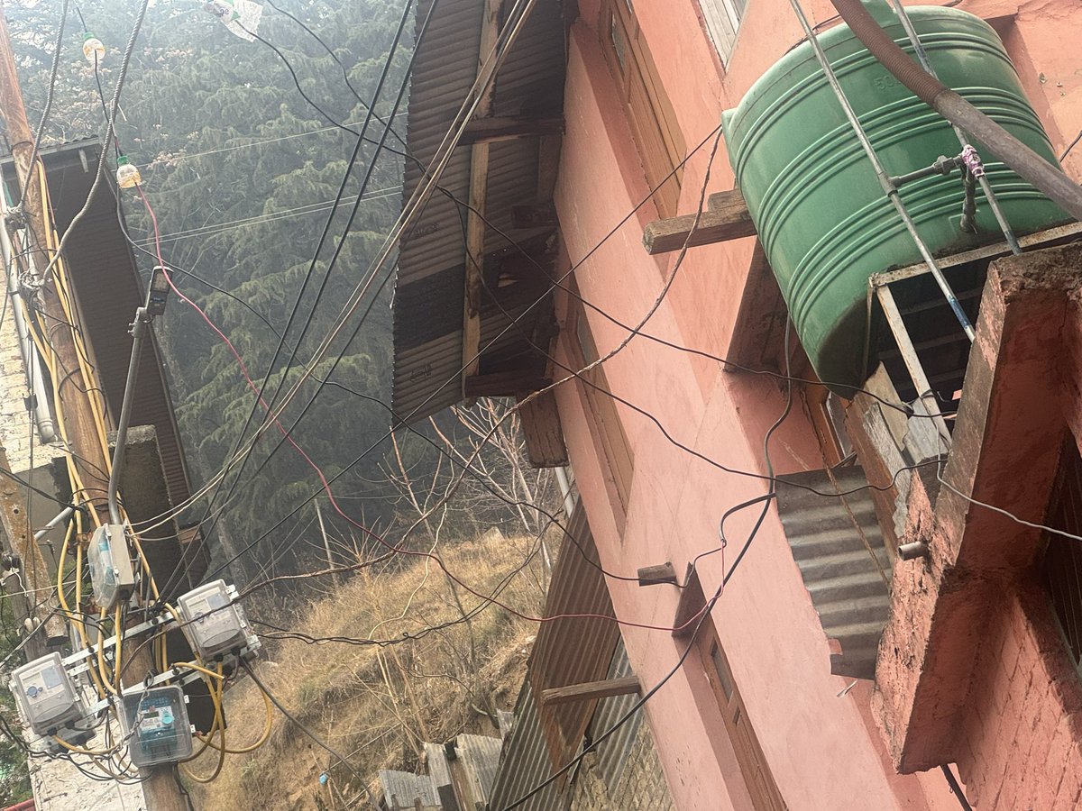 AeeDalgate's tweet photo. Why power cuts when smart meters have been installed? Here's your answer👇
ESD Dalgate caught consumers stealing power by hooking from bare conductor in a smart metered area during a late-night inspections.Offenders will be punished under rules @OMCircle1 @XEd1st @kpdclofficial https://t.co/osdS5WfAVE