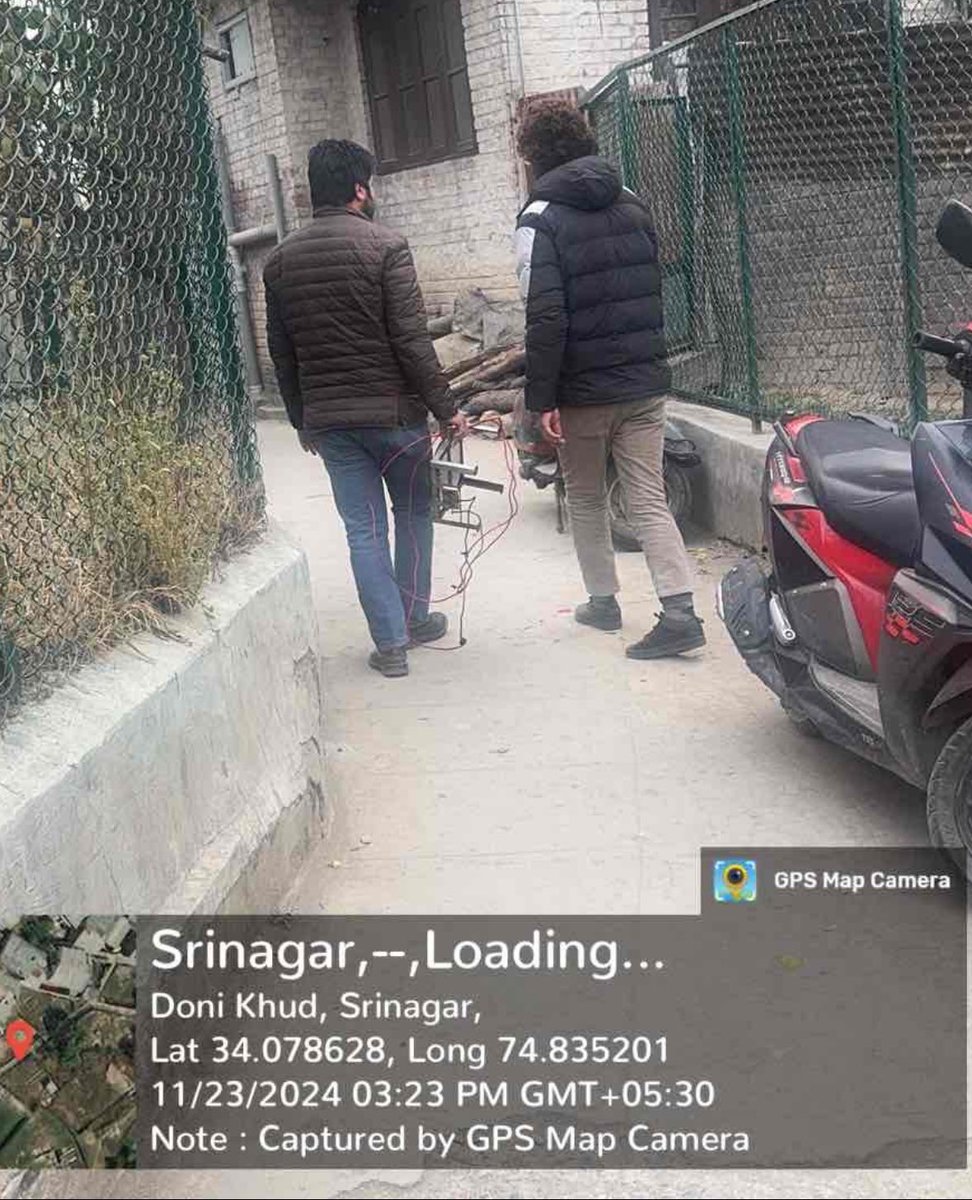 AeeDalgate's tweet photo. Why power cuts when smart meters have been installed? Here's your answer👇
ESD Dalgate caught consumers stealing power by hooking from bare conductor in a smart metered area during a late-night inspections.Offenders will be punished under rules @OMCircle1 @XEd1st @kpdclofficial https://t.co/osdS5WfAVE
