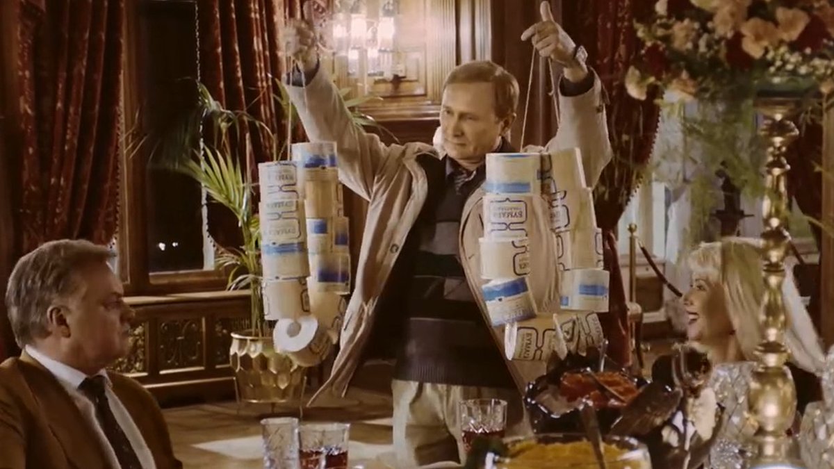 szylish_guy0025's tweet photo. Patryk Vega pokaże w PUT IN (VEGA), że Putin został prezydentem Rosji, bo przyniósł rolki papieru toaletowego na stół. #PutINFilm https://t.co/OTPiKizhuu