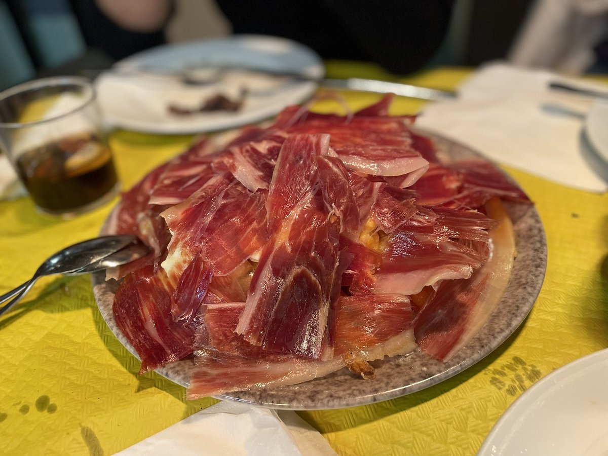 darlingbarraza's tweet photo. Dime q estás en madrid sin decirme  q estás en madrid https://t.co/CWJpiiEyOX