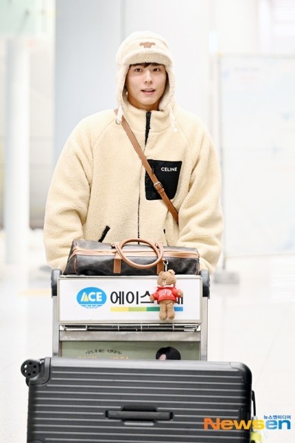 241123

 #2024MAMAAWARDS   
ホストを務め
米ロサンゼルスより帰国✈️

cr.logo

#パク・ボゴム #박보검
#ParkBoGum #朴寶劍 
#MAMAAWARDS
#2024MAMA    
#mnet_mama 
#WeareBGer