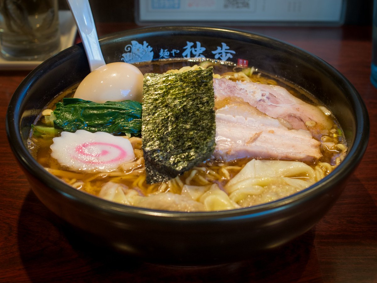 djtwowho's tweet photo. まさに拝島駅前　南口
麺や独歩 拝島駅前店 プレオープン
拝島駅のラーメン発展途上ぶりがなんだか嬉しい限り
途中で生たまごでつけめんするのがいい気分の一杯ですよねぇ～
11/25がほんとのオープン
おめでとうございます https://t.co/pFbpgwlpVS
