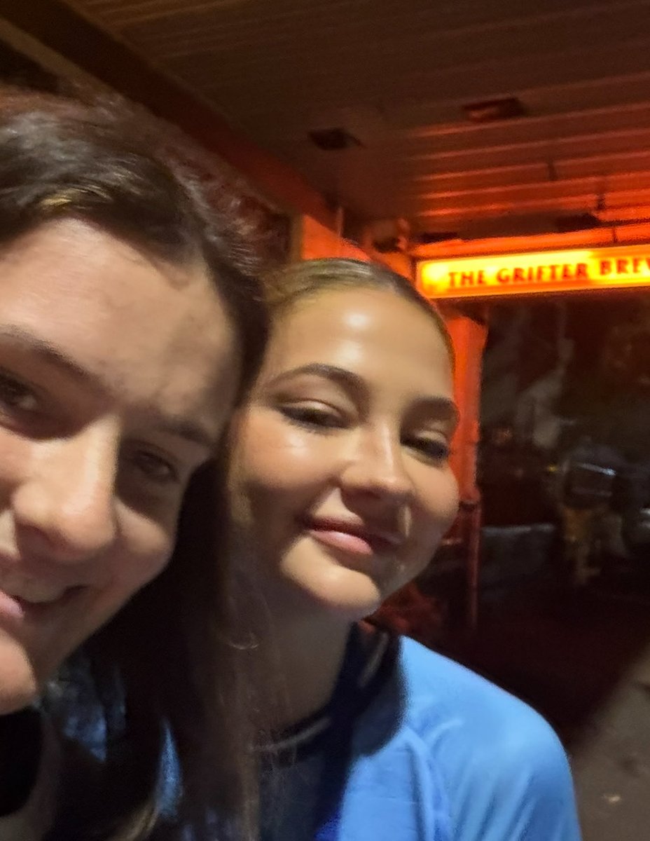 nikoladinky's tweet photo. OUTER BANKS GUYS I JUST MET MADELYN CLINE 😭😭😭😭😭😭 https://t.co/m8xacpbRoG