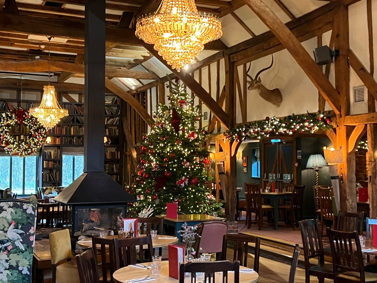 RedBlindley's tweet image. We are in full swing for Christmas and how beautiful does our barn look 😍😍🎄  
Join us for lunch &amp;amp; dinner in our magical Christmas pub 

#notlongtogo #christmas #christmastree #christmasdecor #magical #lingfield #blindleyheath