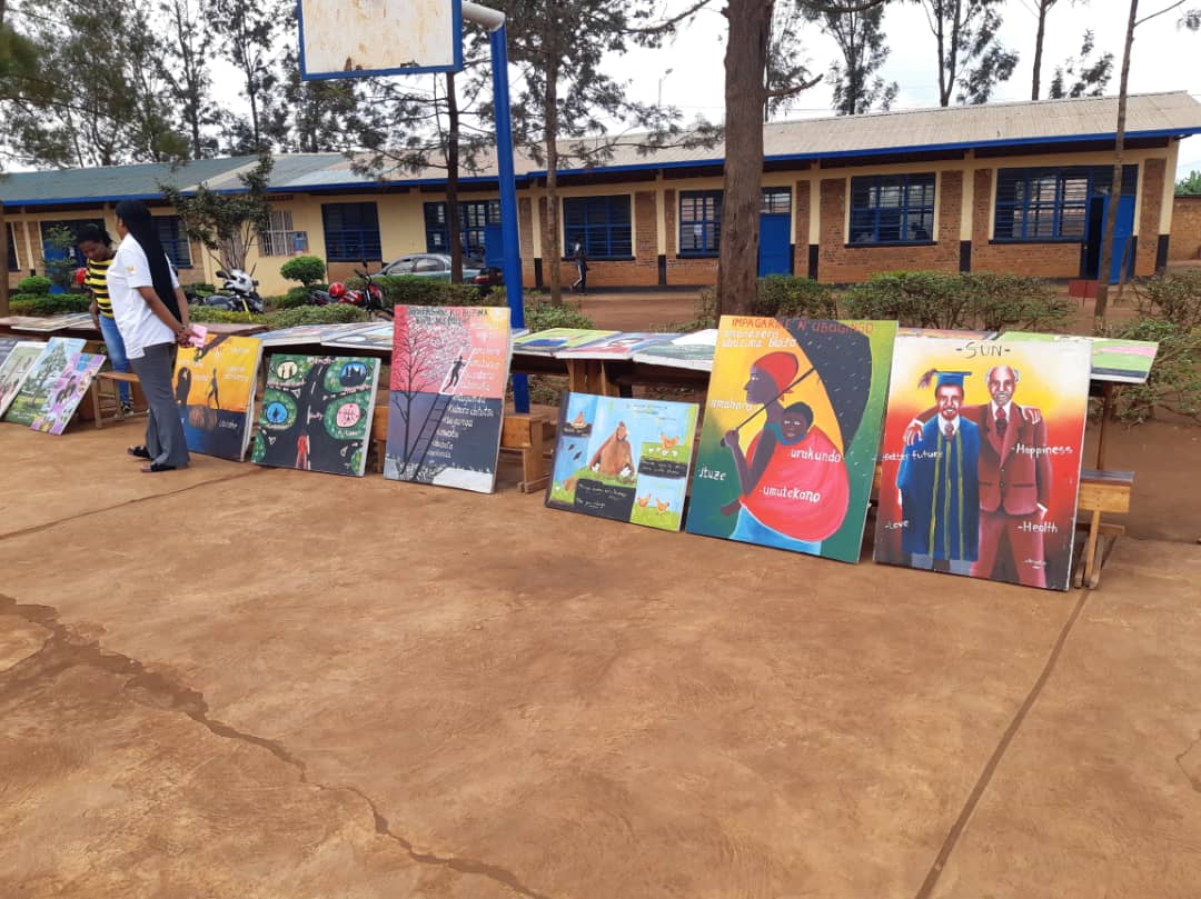 muhaziyacu's tweet photo. Ubushakashatsi bwakozwe
n'umuryango Uyisenga ni Imanzi ku bufatanye na #AERG na kaminuza yo mu Bwongereza UCL, mu mushinga "Nkwihoreze Art for Resilience" hagaragajwe ko umuryango Nyarwanda wugarijwe n'ibibazo biwusenya bishingiye ku bibazo byo mutwe no kutaganira mu muryango, https://t.co/TiS4zlmnz6