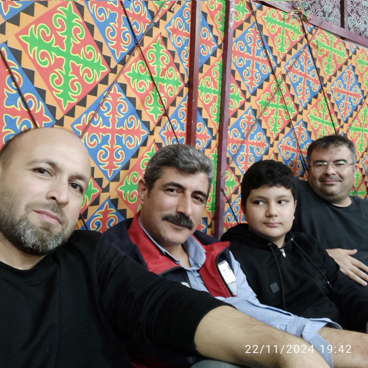 24 Kasım öğretmenler günü münasebetiyle Nef konteyner kent Hasbihal çadırında MEB AKUB ekip üyeleri ve Konteyner kentlerde görev yapan öğretmenlerimizin "Öğretmenler Gününü" kutladık. <a href="/tcmeb/">Millî Eğitim Bakanlığı</a> <a href="/Yusuf__Tekin/">Yusuf Tekin</a> <a href="/meb_dhgm/">Destek Hizmetleri Genel Müdürlüğü</a> <a href="/mebisgb/">İşyeri Sağlık ve Güvenlik Birimi Daire Başkanlığı</a> <a href="/ozkan_meb/">Özkan AVCI</a> <a href="/kmarasilmem/">Kahramanmaraş İl Millî Eğitim Müdürlüğü</a> <a href="/MetinTayarer/">Metin TAYARER🇹🇷🇹🇷🇹🇷</a>