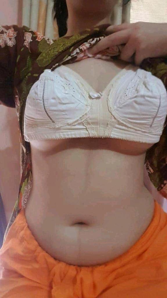 من منكم يحب يدخل حقه بين صدري يكتب انا واني برسل لك رقمي