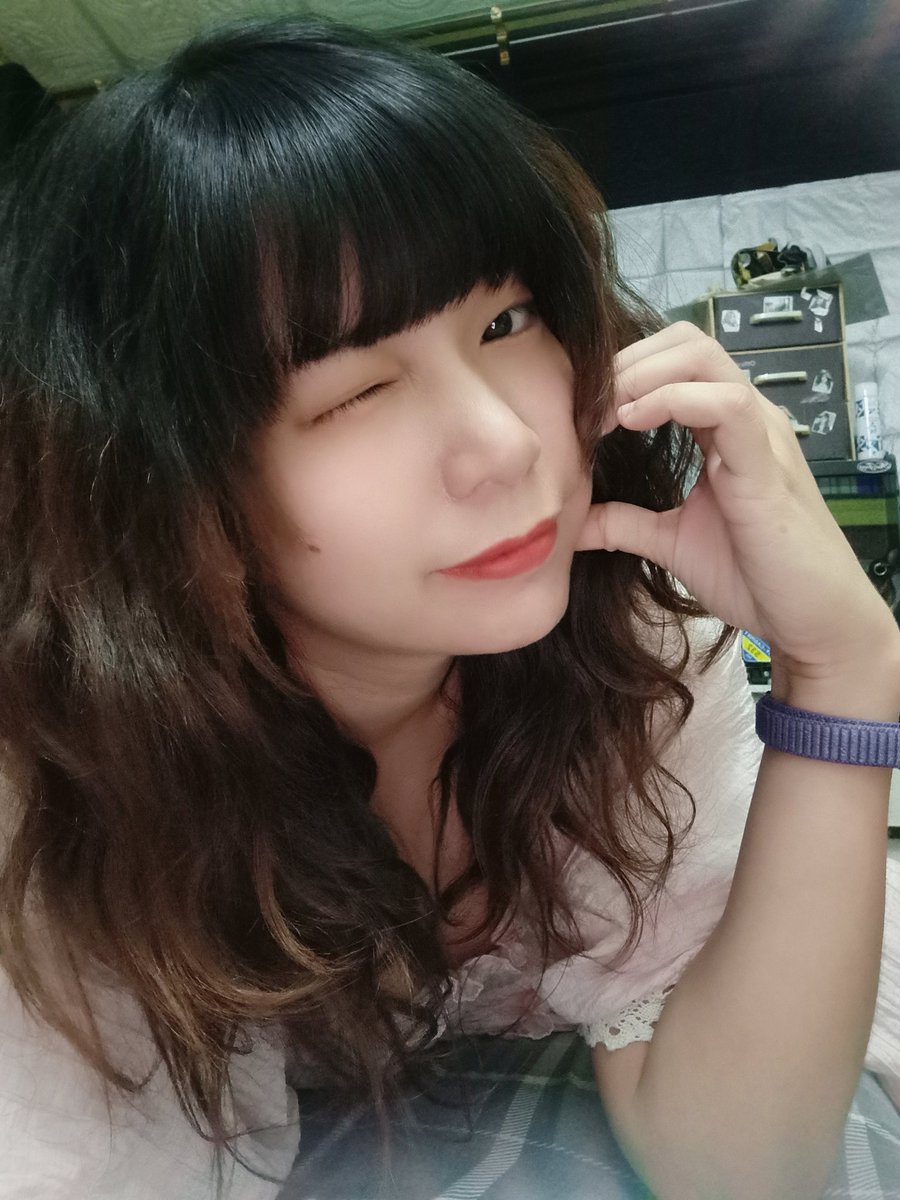 ROSiiZ2's tweet photo. เห็นเพื่อนตัดผมหน้าม้า ก็อยากตัดบ้าง
มุมไหนสวย...ก็ถ่ายมุมนั้นแหละเนอะ😆
#หน้าม้า #ตัดผม #เกาหลี #น่ารัก #หน้าเด็ก https://t.co/wIlDQTR3UZ