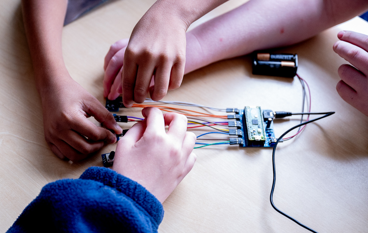 🛸✨ It’s #DeliaDerbyshireDay! Today, we celebrate Delia Derbyshire and her incredible contribution to the history of British electronic music. 

Inspire the next generation of talent with our Music Technology workshops! 

Get in touch for more info: bit.ly/3Pogjq9