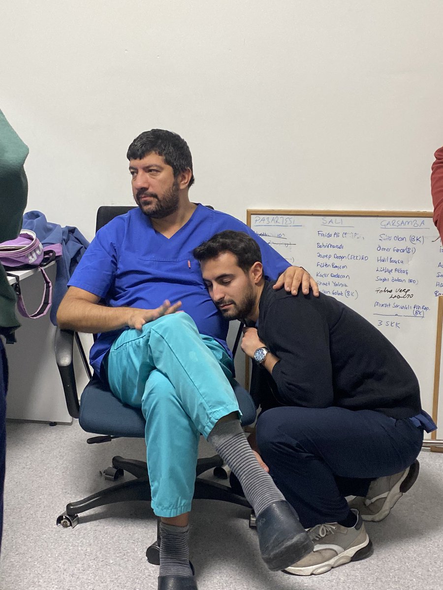 Resmî yazıyı beklemek istemedim.An itibari ile beni aritmi ile tanıştıran hocam ve mentörüm <a href="/YalinKivanc/">Kıvanç YALIN</a> yoluna Cerrahpaşa Tıp Fakültesi Kardiyoloji Anabilim Dalında Prof.Dr. olarak devam edecektir.Hayırlı olması dileğiyle.