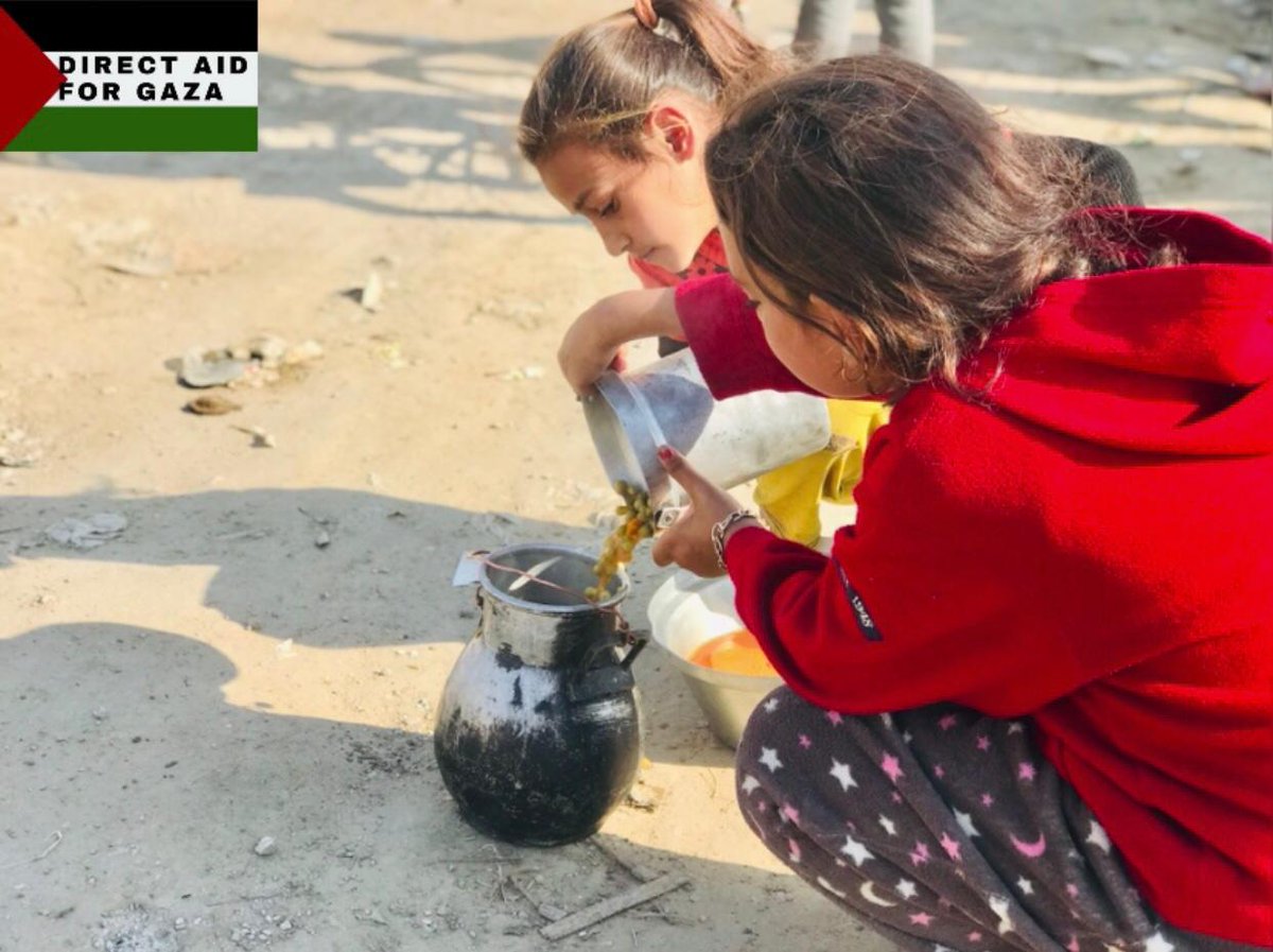 GazaDirectAid's tweet photo. Providing food is important for the displaced. Our team works to provide food daily to alleviate their suffering. Please donate and share widely and share with others. May God bless you all. https://t.co/07aLDVqhuB
