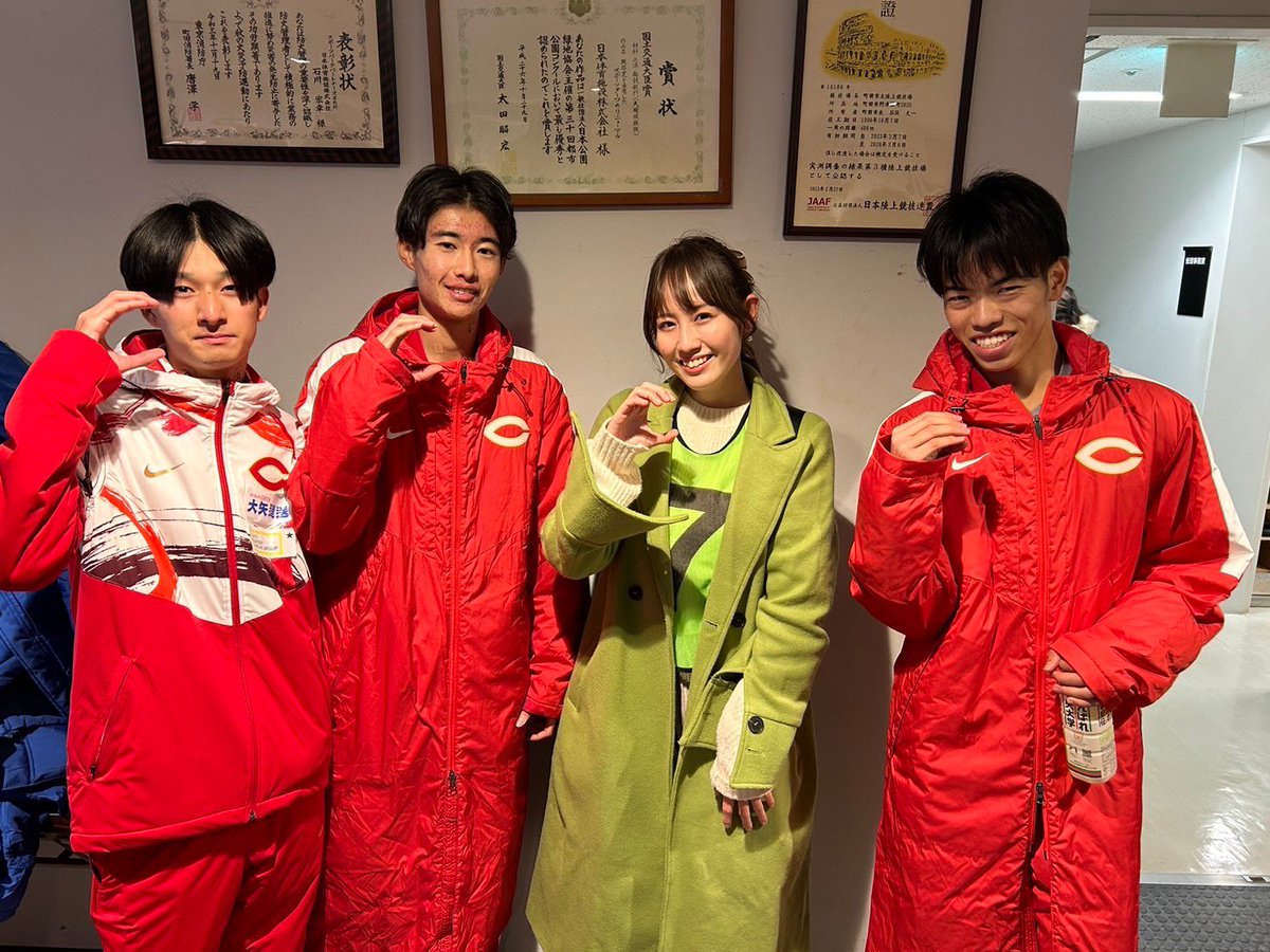 nanako_nsmr's tweet photo. 今日はMARCH対抗戦へ取材で行ってきました☺️
#西村駅伝 で高校生時代に取材させていただいた佐藤大介選手（埼玉栄）、並川颯太選手（洛南）、岡田開成選手（洛南）と再会！
高校時代は坊主で無事髪伸びて良かったです〜と言ってる姿がなんだか微笑ましかった〜（笑）
皆様お疲れ様でした☀️ https://t.co/d53MPbuuCg