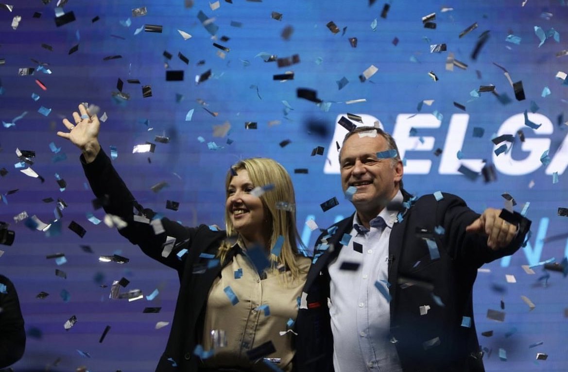 jovenes404's tweet photo. Vamos JUNTOS, @AlvaroDelgadoUy, para adelante, solo para adelante.

Uruguay necesita un Presidente que asegure estabilidad y diálogo para transformar el país.

#ElProximoPresidente
#UruguayParaAdelante https://t.co/obTvRunvcV