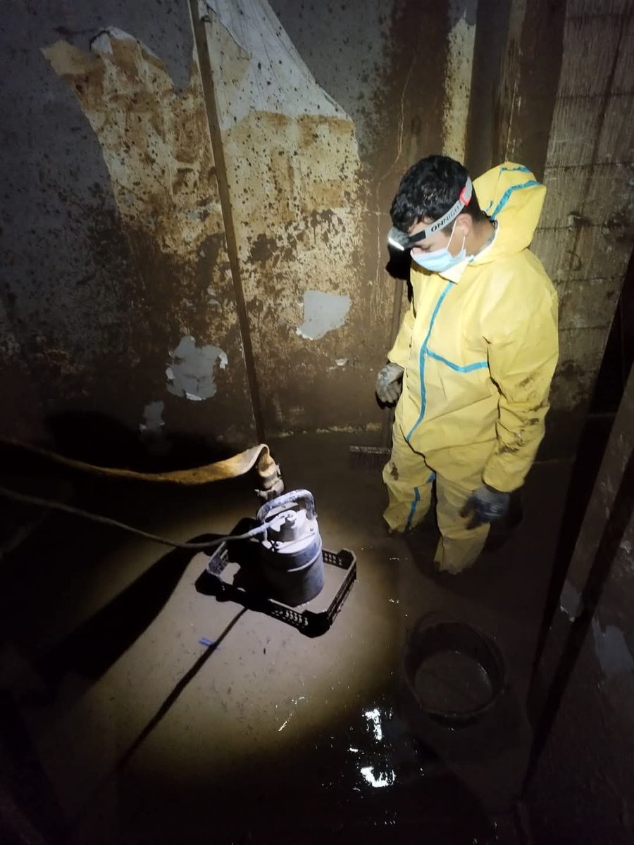 FUTER_ET's tweet photo. El personal del #RING1 del #MING continúa, sin descanso, día y noche, su labor de limpieza y desescombro de garajes en #Picaña (#Valencia), empleando sus minimaquinas y bombas de achique.
@EjercitoTierra
#SomostuEjército https://t.co/wFj3hTVyAK