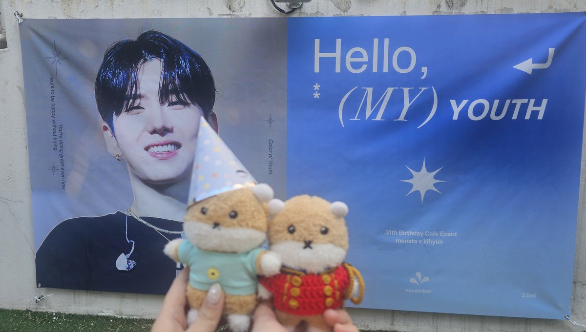 hyemster0514's tweet photo. 🐹24 기현 생카🦊
📍로우필름 카페 앤 갤러리

운 좋게 덜 붐빌 때 방문해서
천천히 구경할 수 있어 넘 좋았다💞
데려오고 싶은 사진이 한가득이라
참느라 힘들었다 🤣
트레카 완성 포스터가 해리포터 기현이라 더 행복🫶

#HBDtoKIHYUN
#가을과겨울사이의다정함_기현데이
#Hello_my_youth_1122 https://t.co/JaMMlRAumy