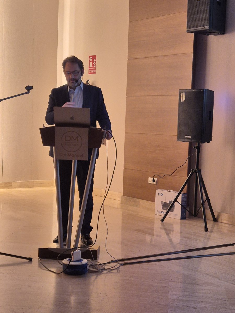 Charla magistral sobre Consejo genético en Cáncer de próstata en Extremadura gracias al Dr. Santiago González. Moderada por la Dra. Luque. Un tema interesante sobre el presente y el futuro del Cáncer de Próstata. IX Reunión Interhospitalaria.
#aucex #urologia #cancerprostata #aeu